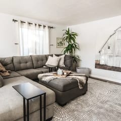 The Green House - Downtown - Hot Tub - 3 King Beds - Stay Like a Local
